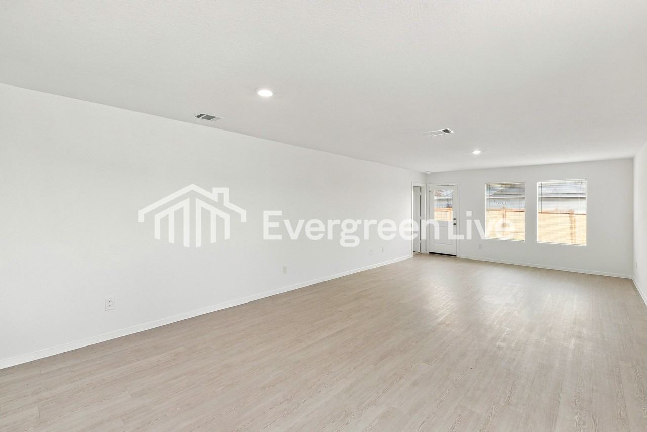 121 Silent Sky Ln - Photo 3 of 15