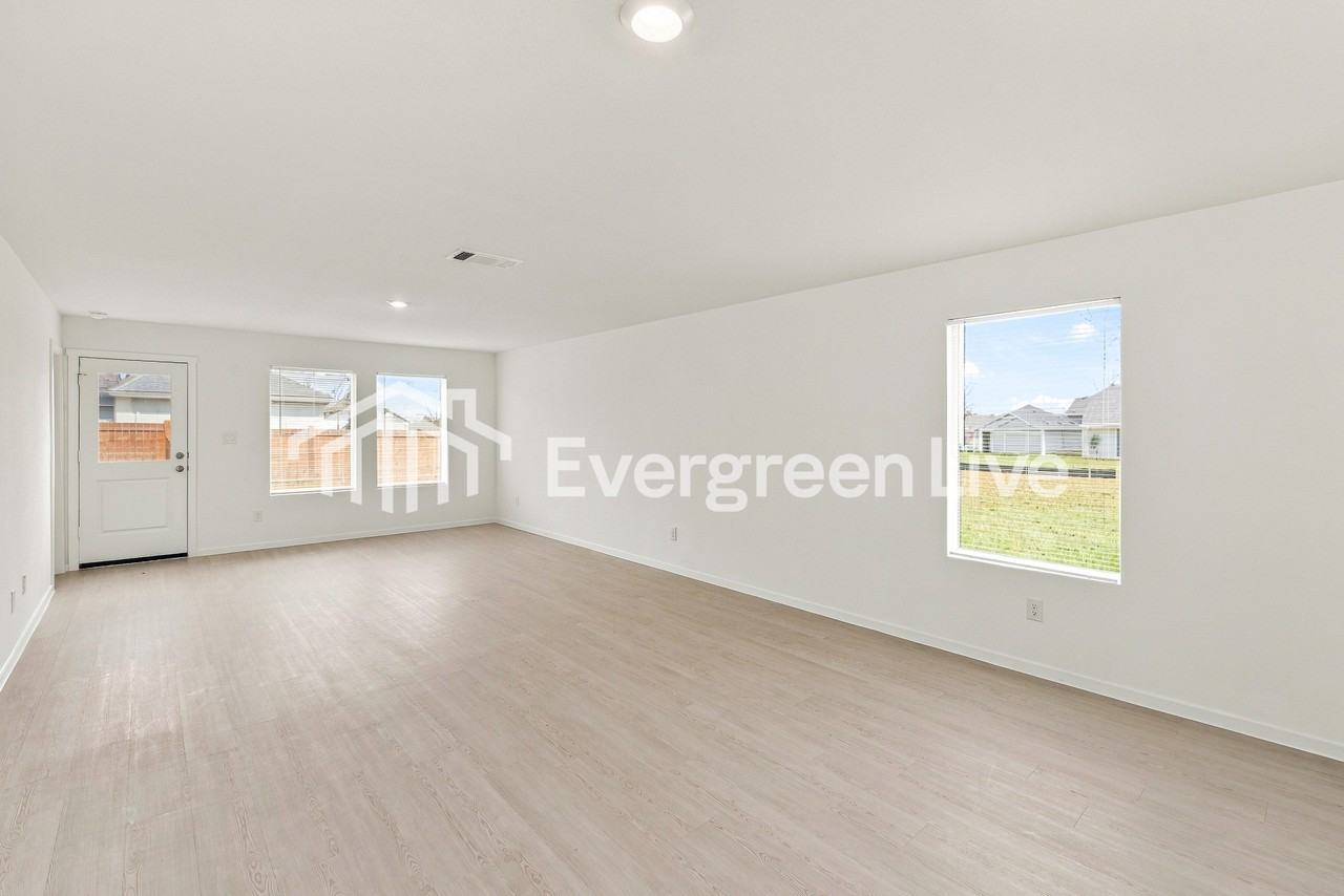 121 Silent Sky Ln - Photo 4 of 15