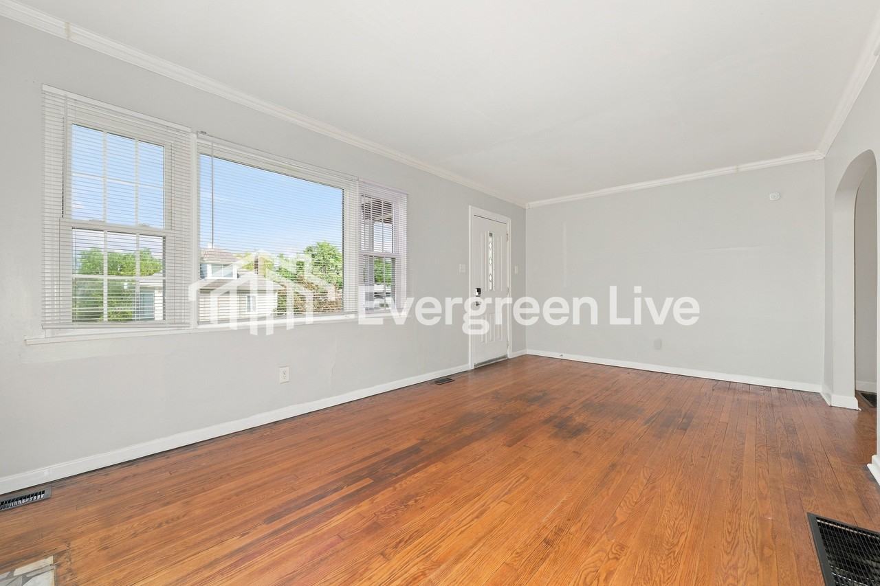 239 Washington Ave - Photo 4 of 15