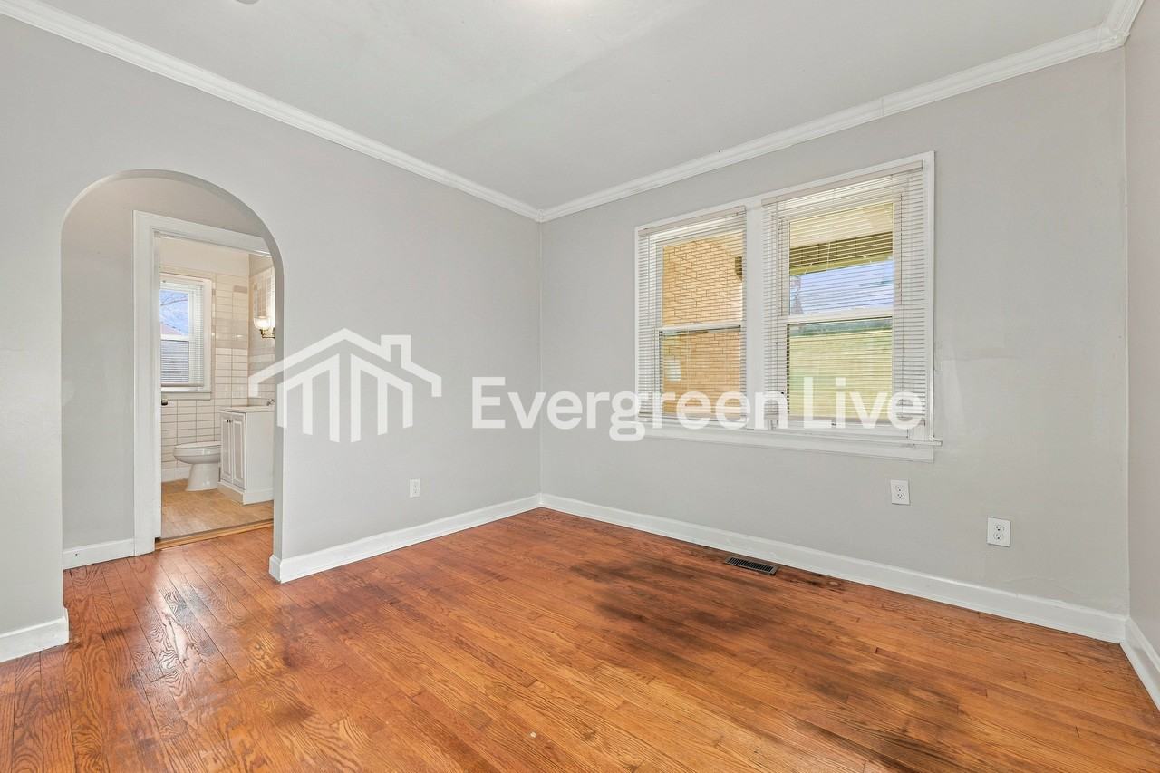 239 Washington Ave - Photo 5 of 15