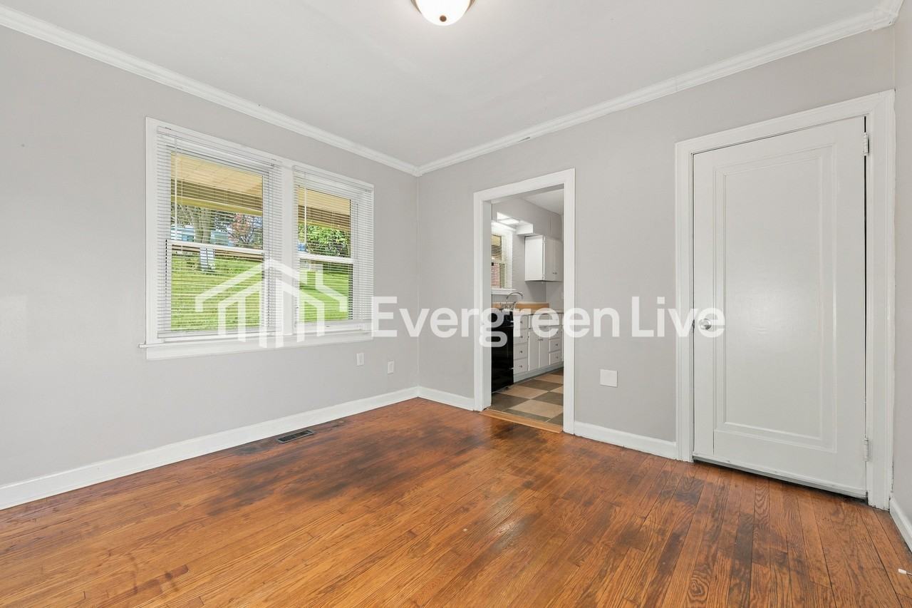 239 Washington Ave - Photo 6 of 15