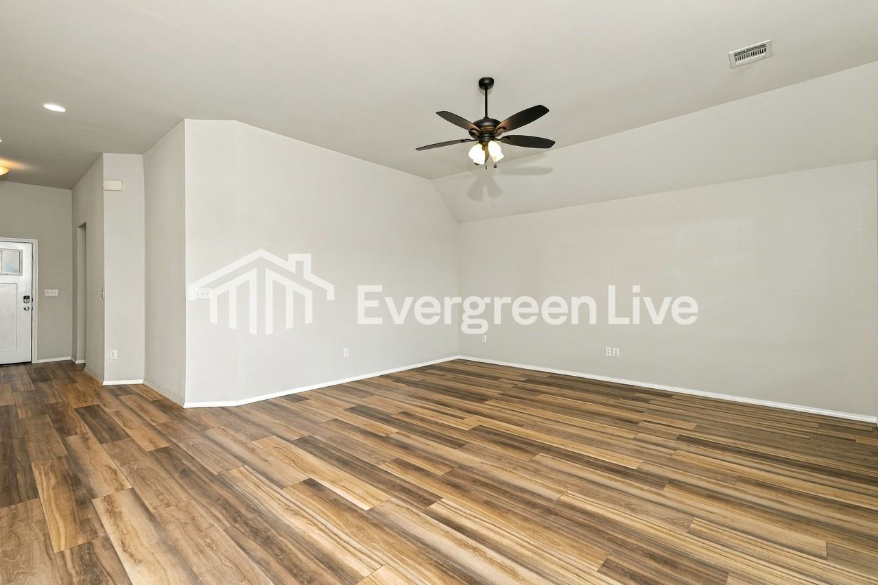 1510 E Boston Ct - Photo 3 of 15