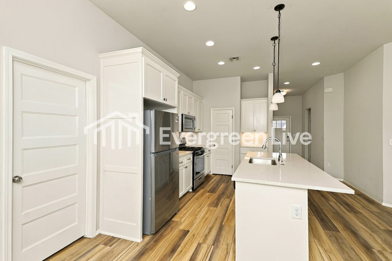1510 E Boston Ct - Photo 6 of 15