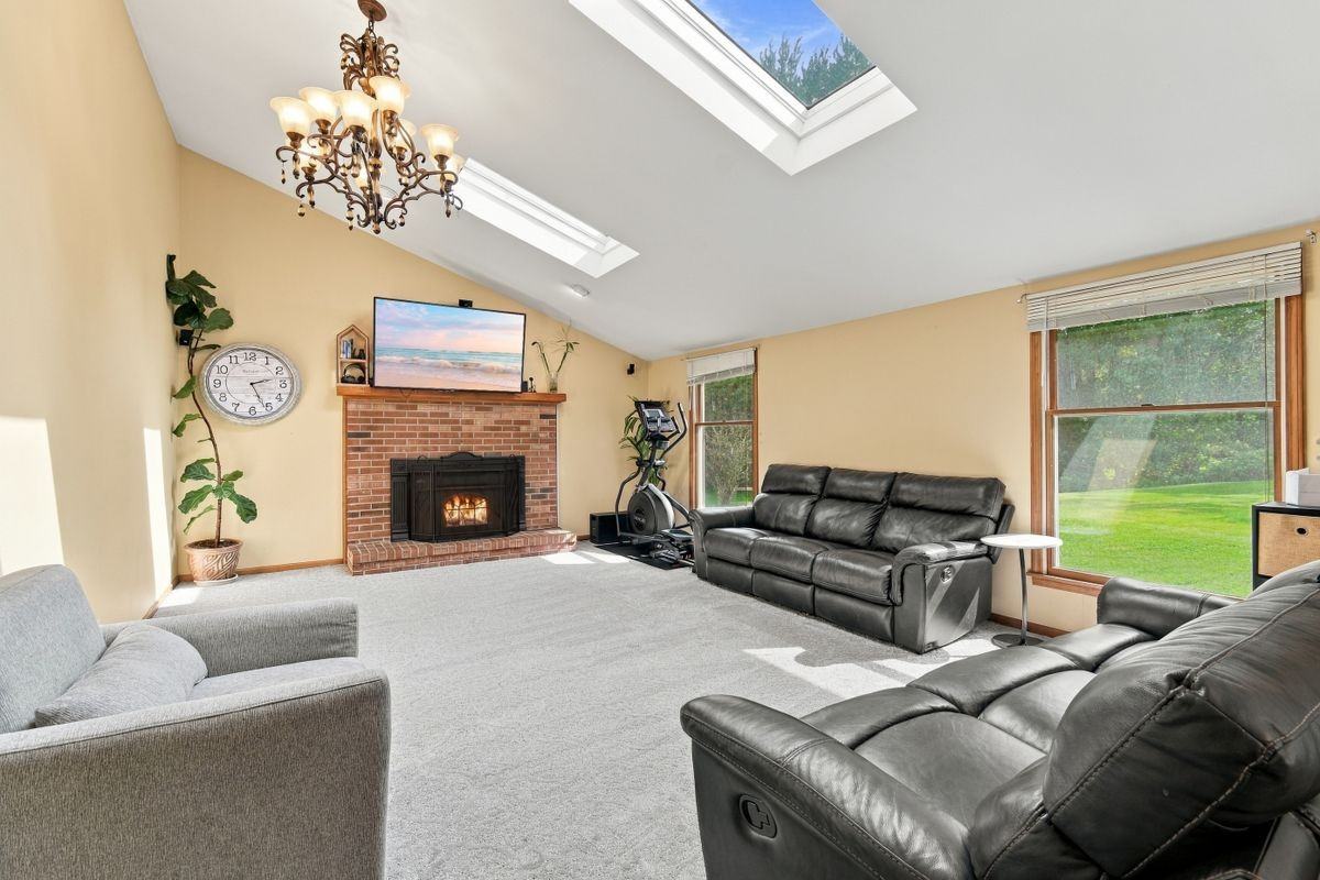 8877 Greiner Rd - Photo 4 of 27