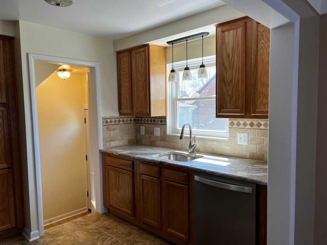 2419 Washington Ave - Photo 4 of 13