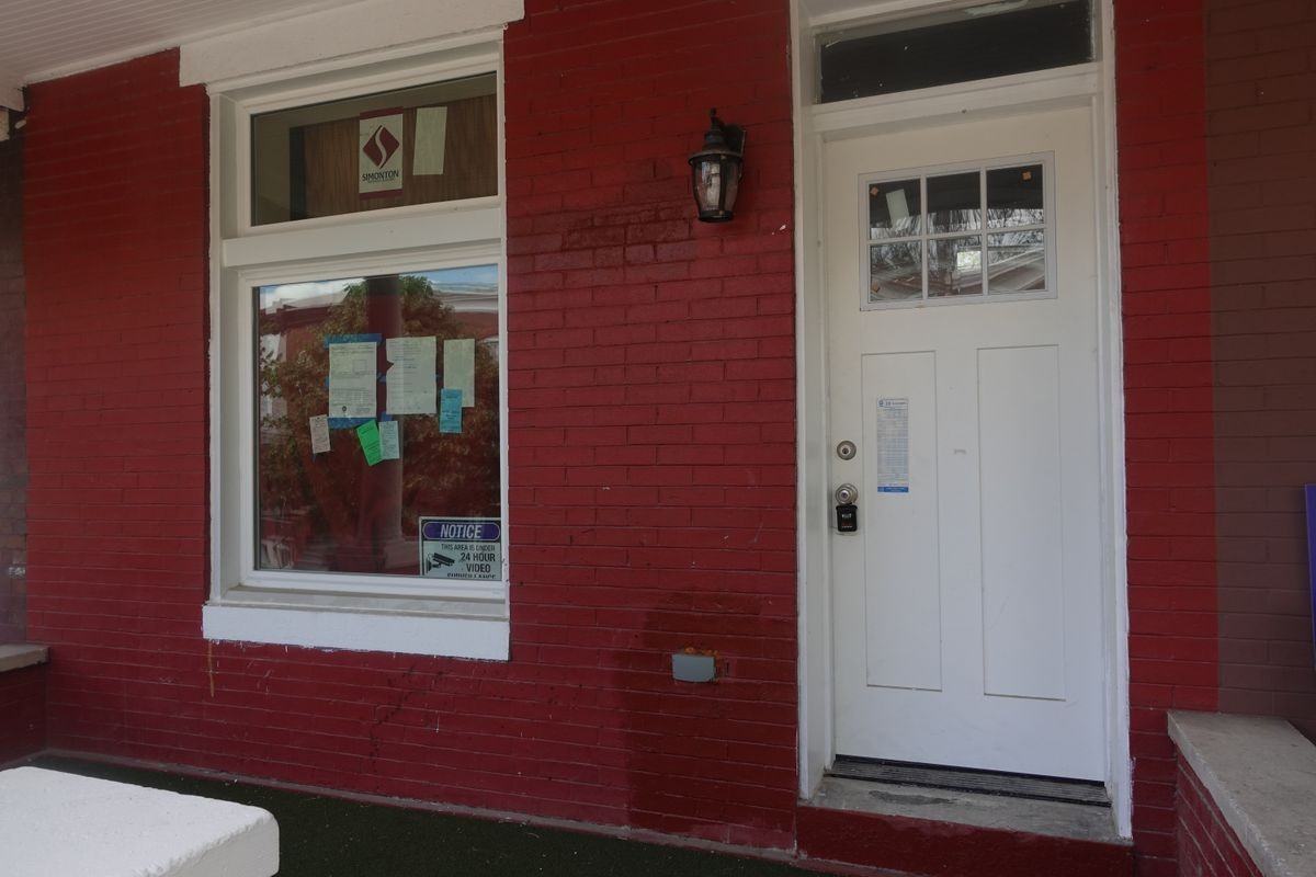 2749 W Fairmount Ave - Photo 2 of 15
