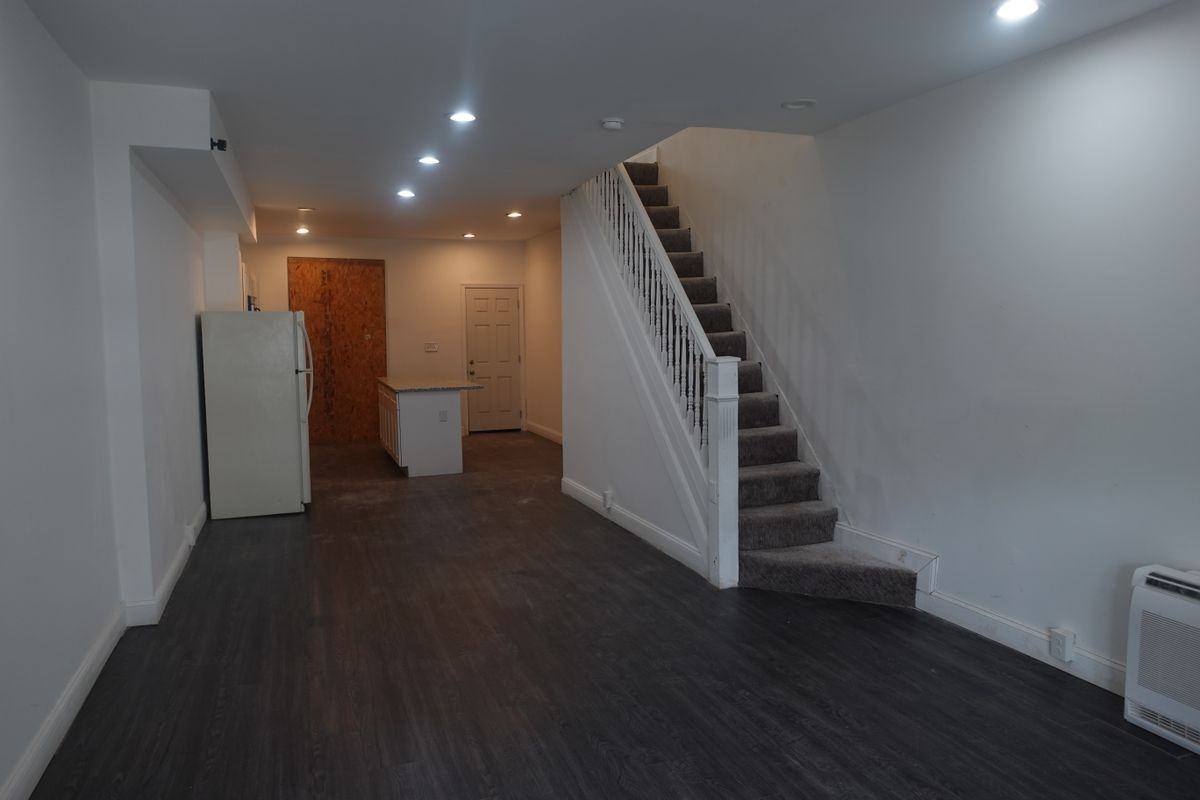 2749 W Fairmount Ave - Photo 4 of 15