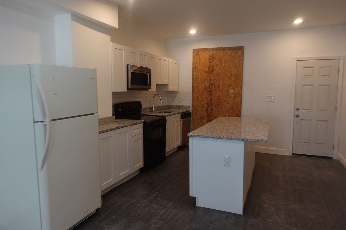 2749 W Fairmount Ave - Photo 5 of 15