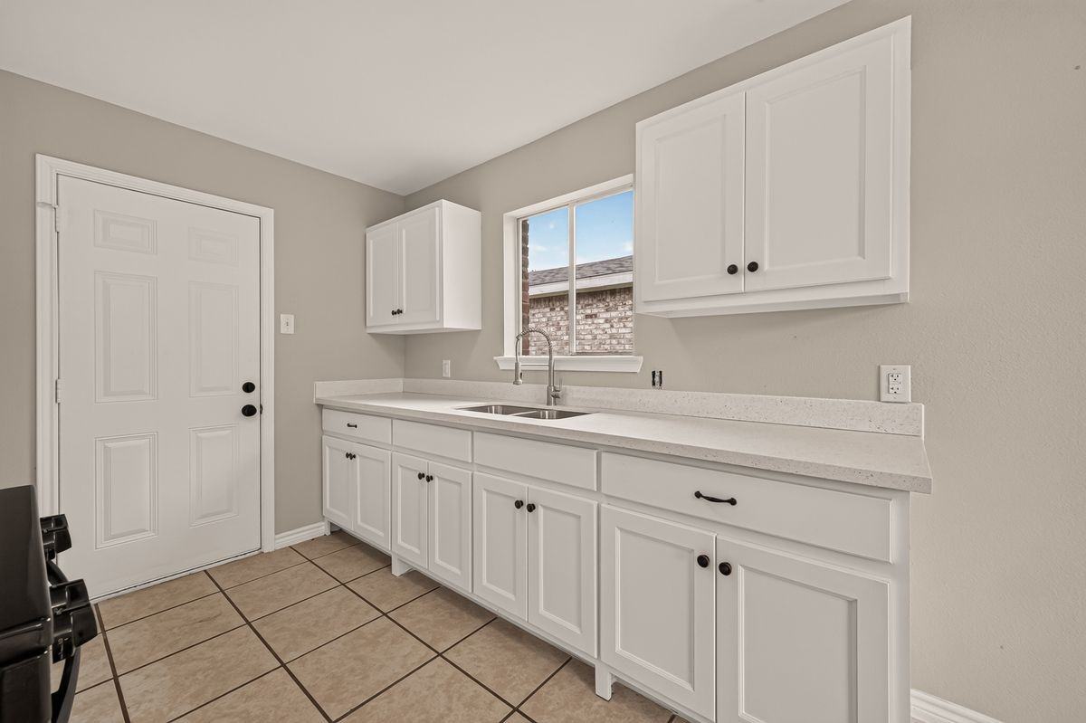 8607 Valley Forest Dr - Photo 4 of 7