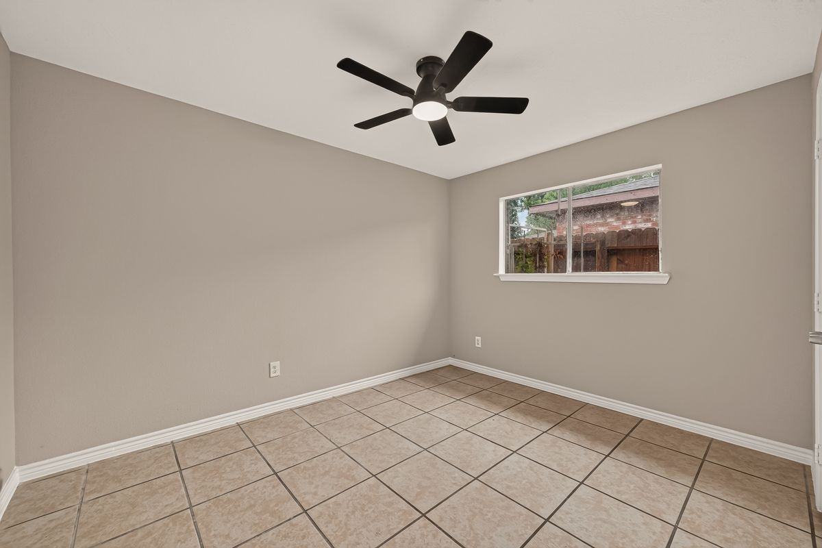 8607 Valley Forest Dr - Photo 6 of 7