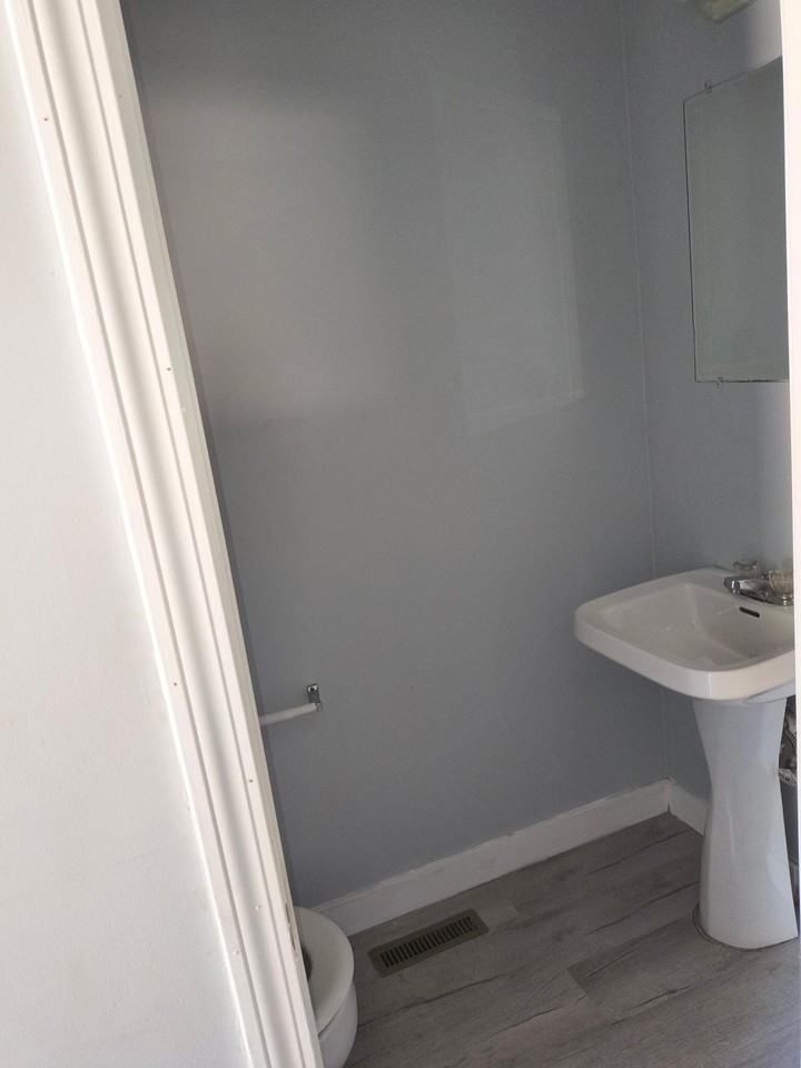 642 E Buchtel Ave - Photo 2 of 20