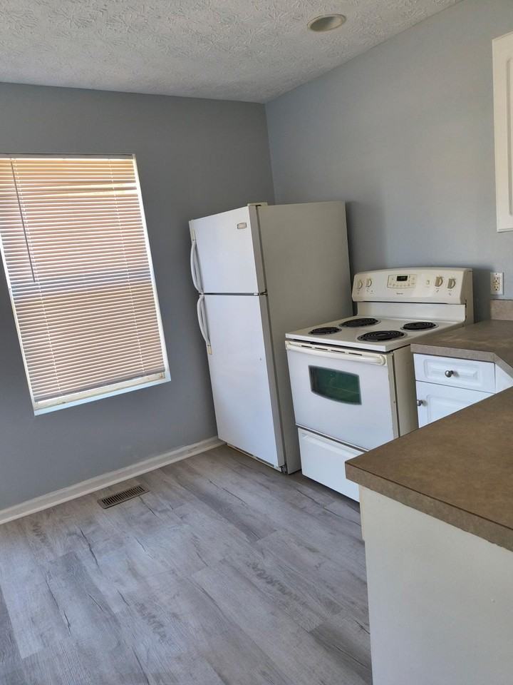 642 E Buchtel Ave - Photo 3 of 20