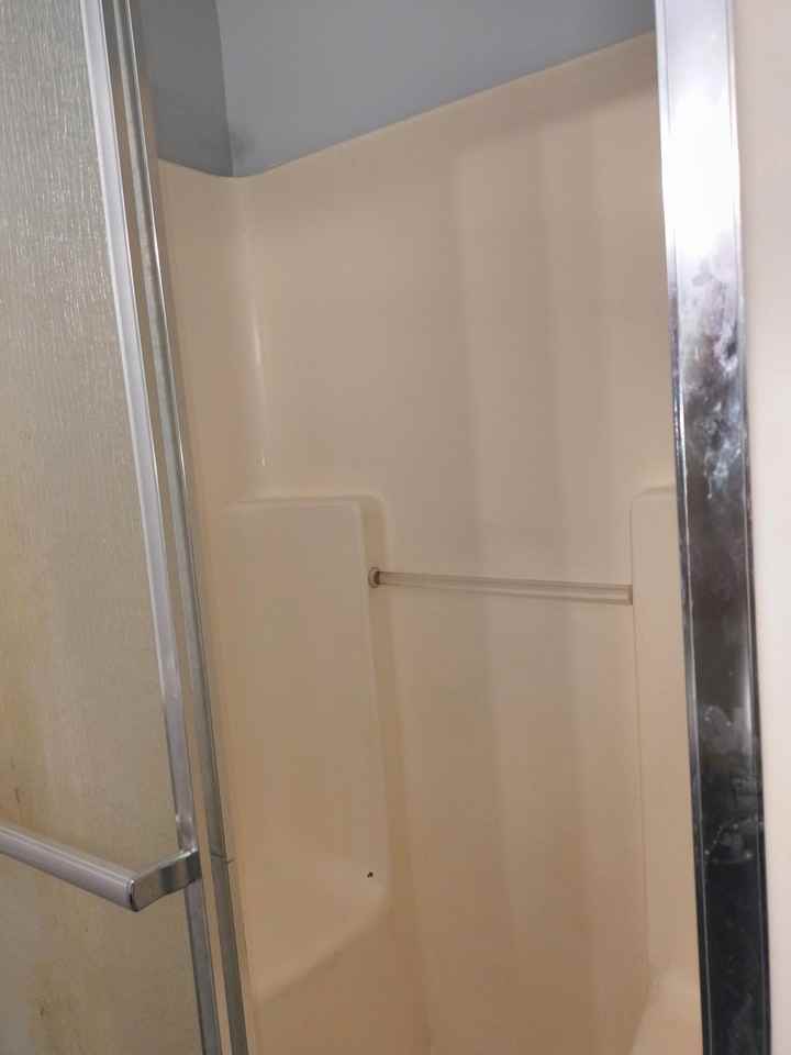 642 E Buchtel Ave - Photo 4 of 20