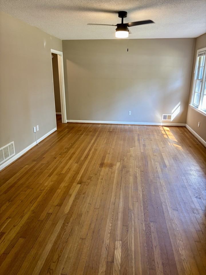 237 Pitney Rd - Photo 4 of 27