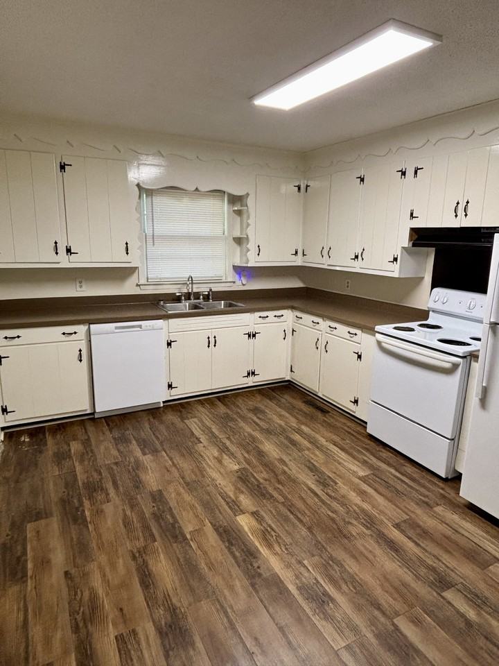 237 Pitney Rd - Photo 6 of 27