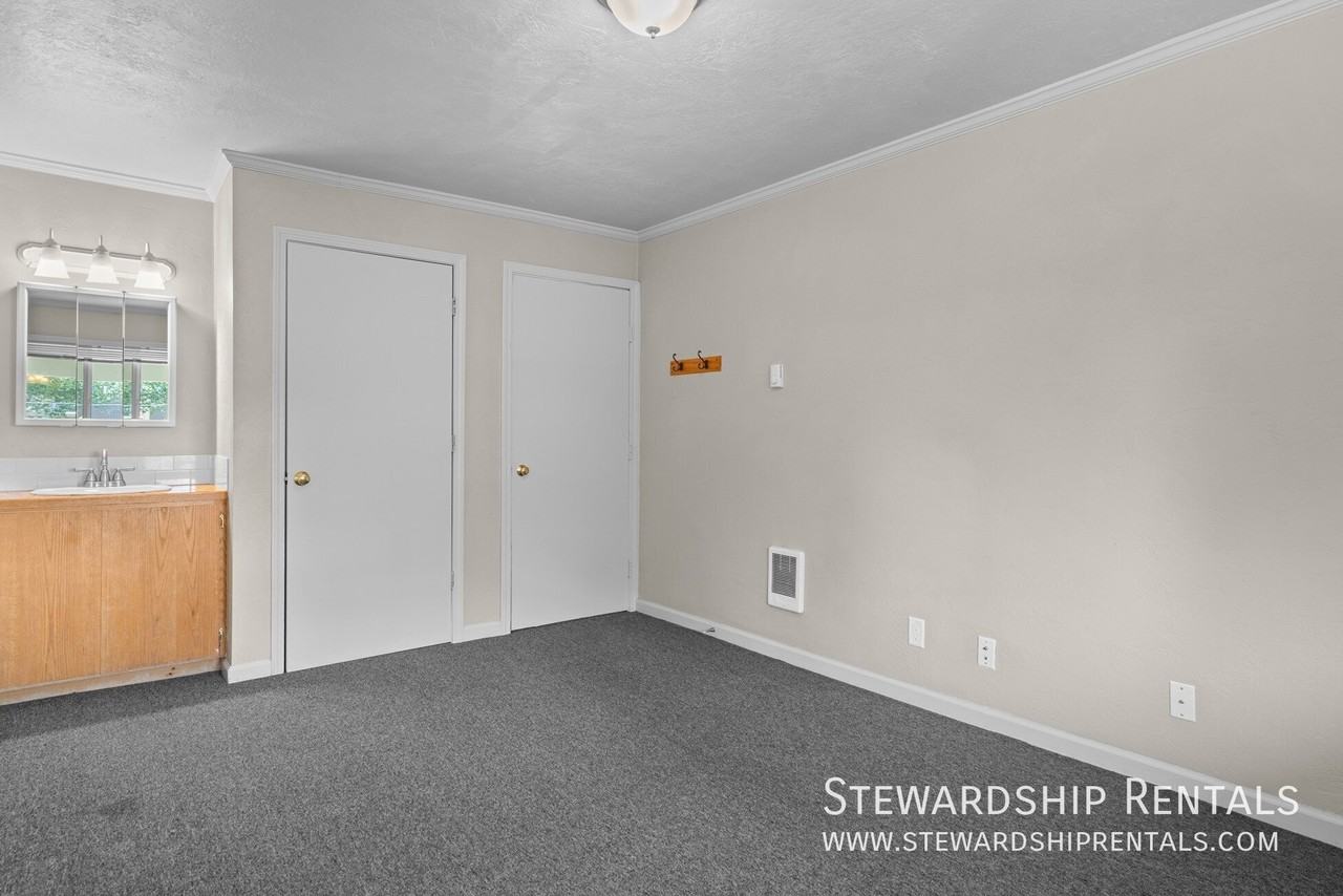 1827 Harris St #108 - Photo 4 of 11
