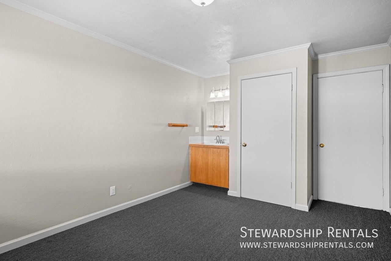 1827 Harris St #108 - Photo 5 of 11