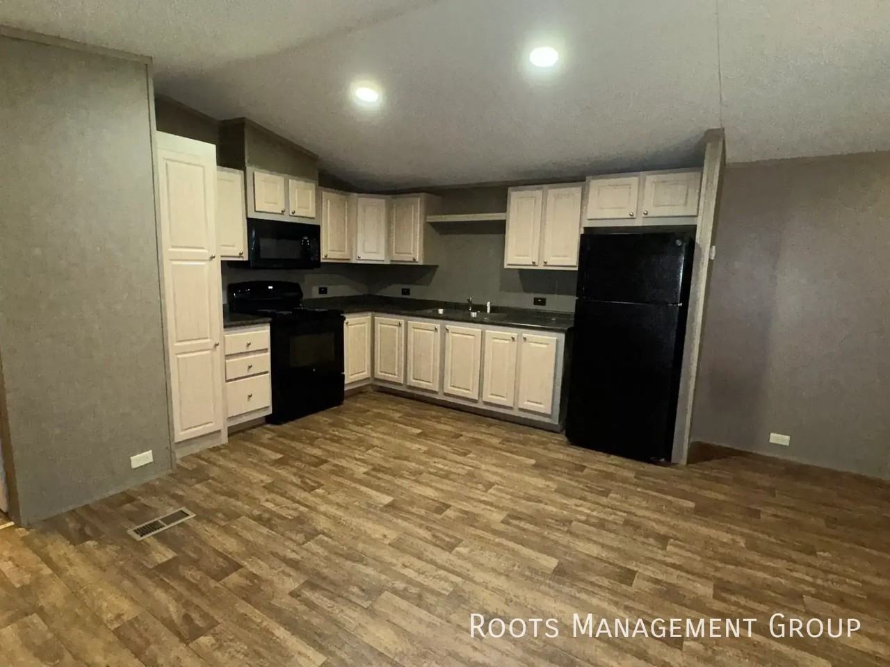 1325 N Franklin St #229 - Photo 3 of 31