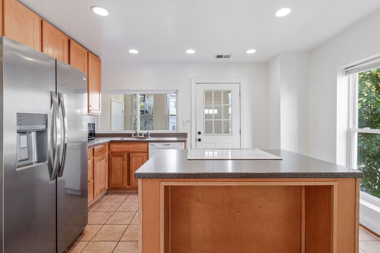 609 Newton Pl Nw #B - Photo 2 of 26