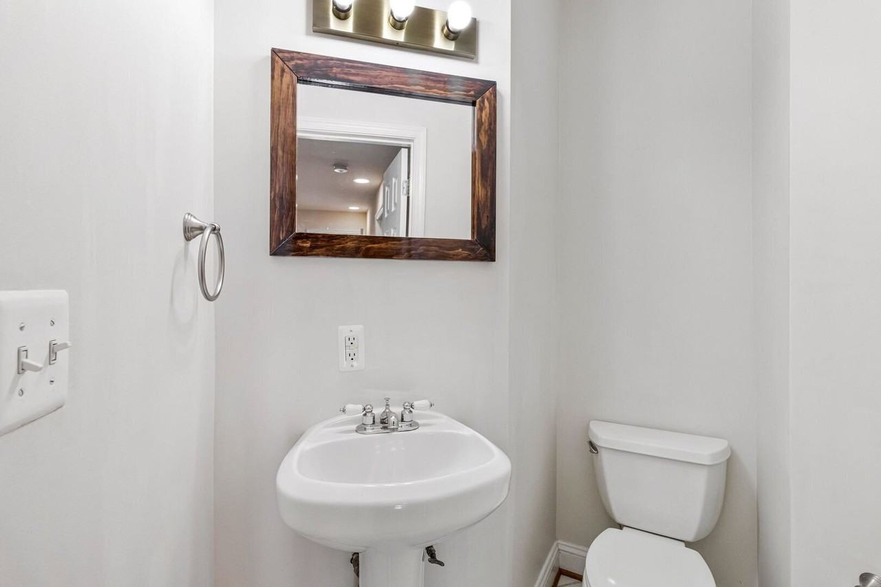 609 Newton Pl Nw #B - Photo 5 of 26