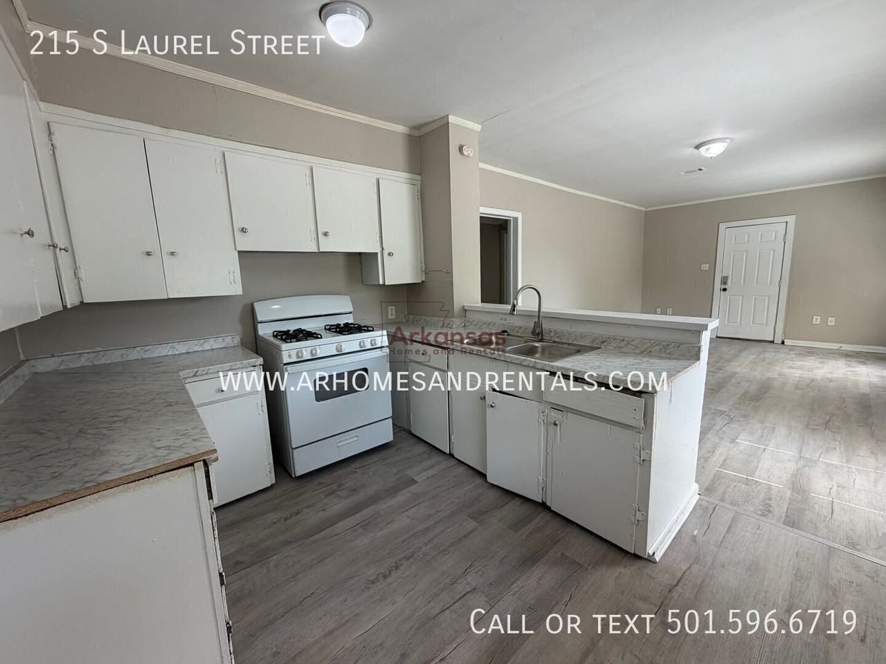 215 S Laurel St - Photo 5 of 15