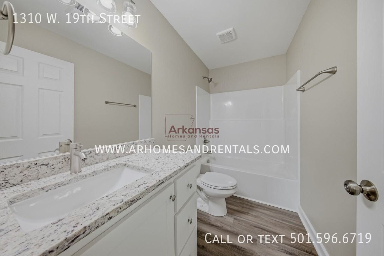 1310 W 19th St - Photo 6 of 16