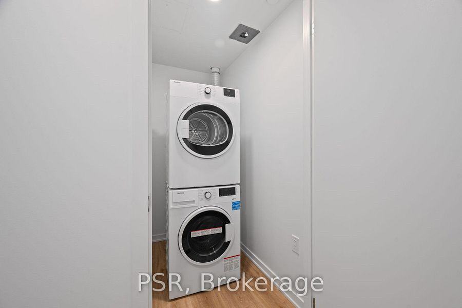 101 Roehampton Ave - Photo 5 of 14