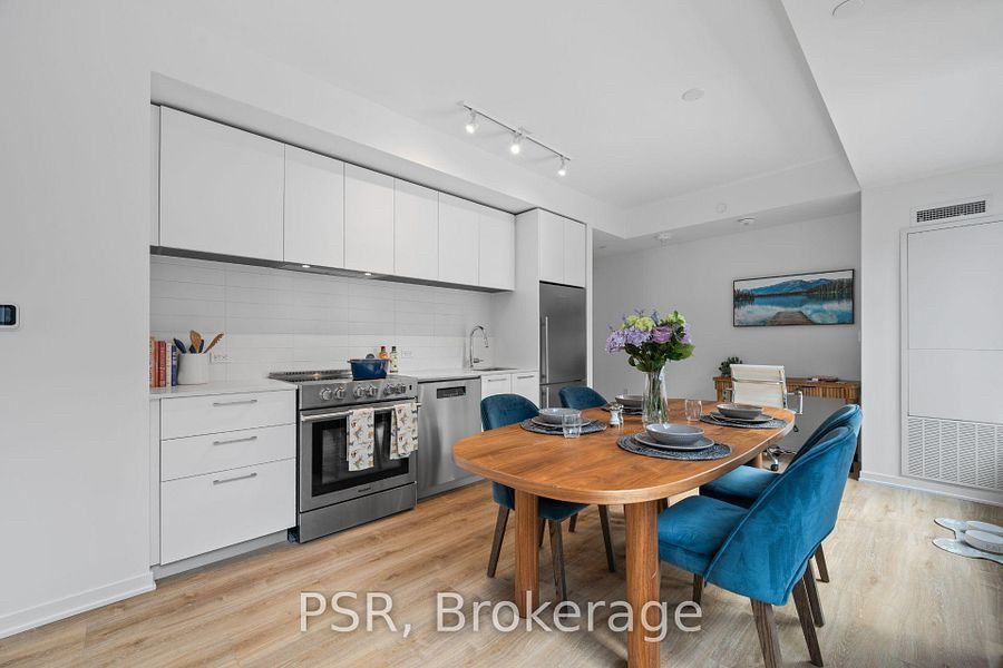 101 Roehampton Ave - Photo 6 of 14