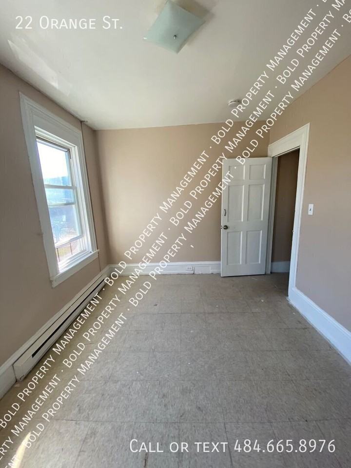 22 Orange St - Photo 3 of 8