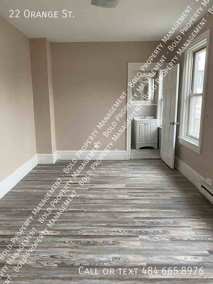 22 Orange St - Photo 5 of 8