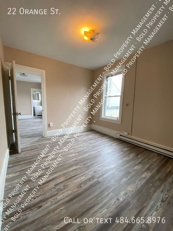 22 Orange St - Photo 7 of 8
