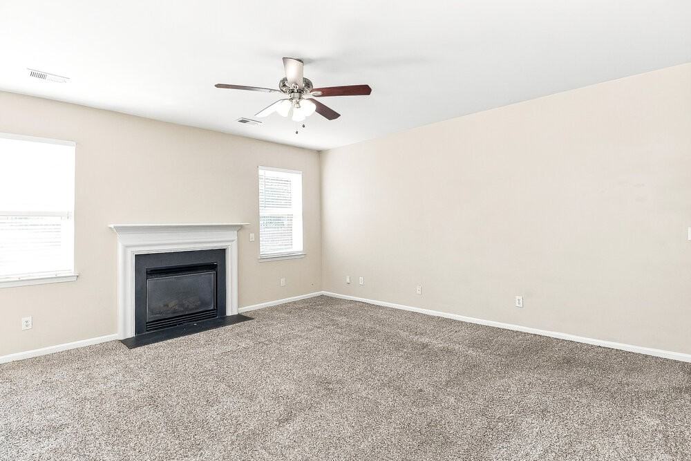 4914 Lifeline Ln - Photo 5 of 17