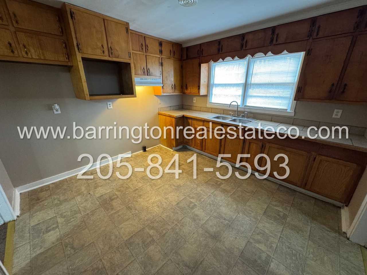 1025 Waverly St - Photo 2 of 4