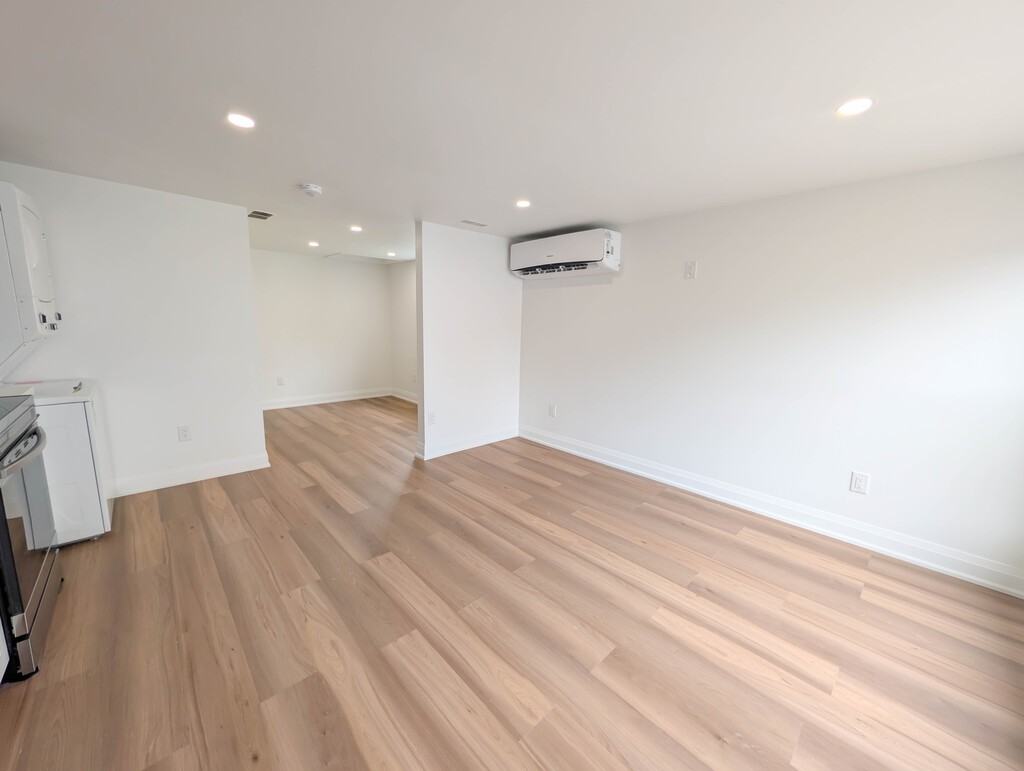 401 Navy St - Photo 2 of 14
