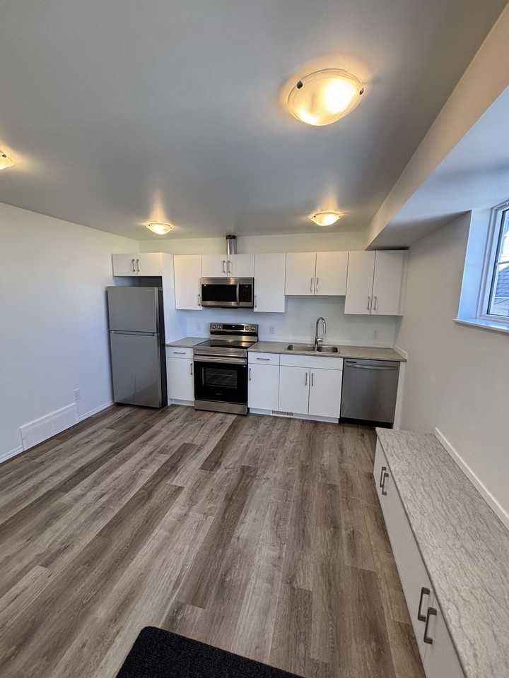 12224 60 St Nw - Photo 5 of 13
