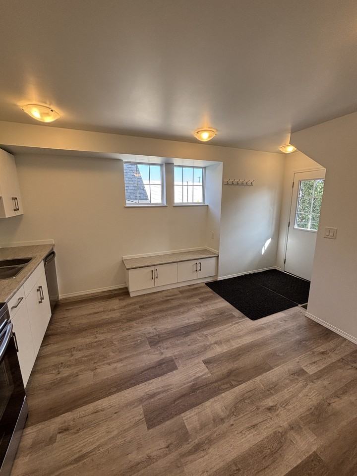 12224 60 St Nw - Photo 6 of 13