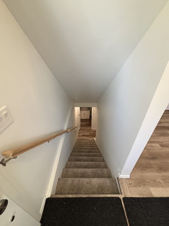 12224 60 St Nw - Photo 7 of 13