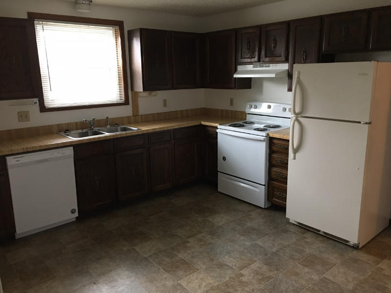 724 2nd St E - Photo 2 of 7