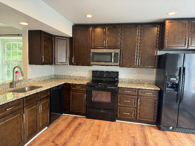 3065 Antrim Cir - Photo 2 of 14