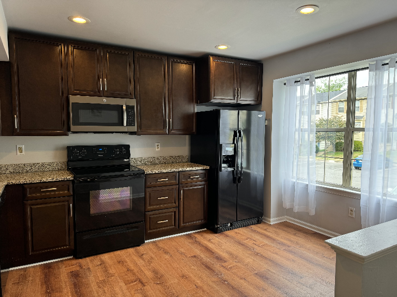 3065 Antrim Cir - Photo 3 of 14