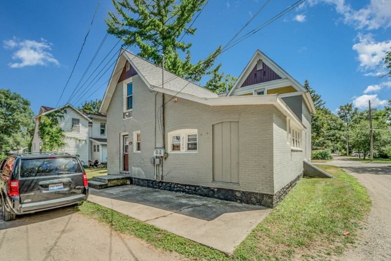 212 W Locust St #B - Photo 2 of 15