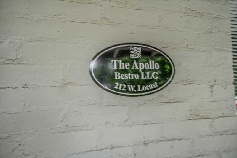 212 W Locust St #B - Photo 3 of 15
