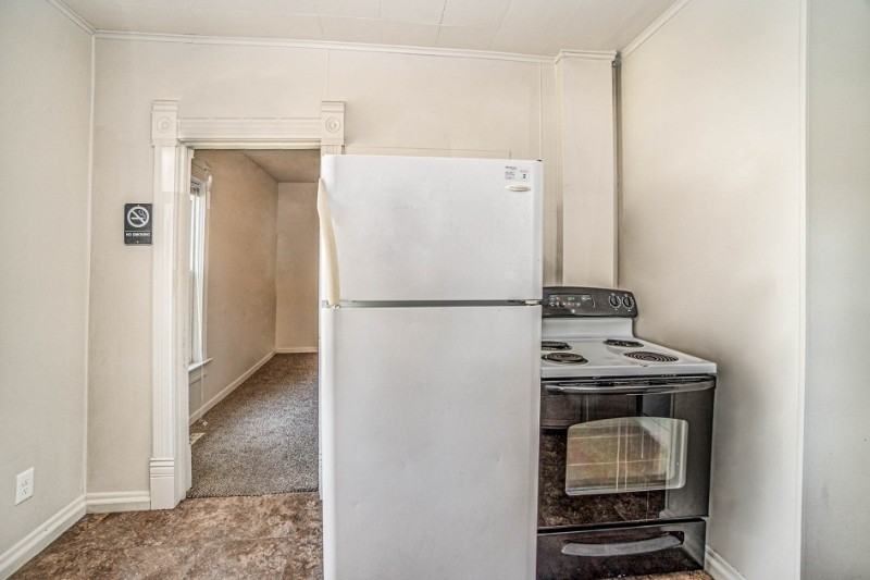212 W Locust St #B - Photo 5 of 15