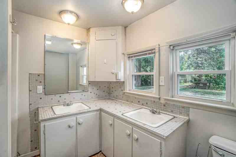 212 W Locust St #B - Photo 6 of 15
