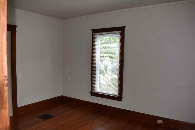 1016 S University St - Photo 4 of 20
