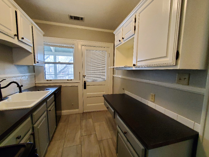 932 N Spaulding Ave #4 - Photo 4 of 7
