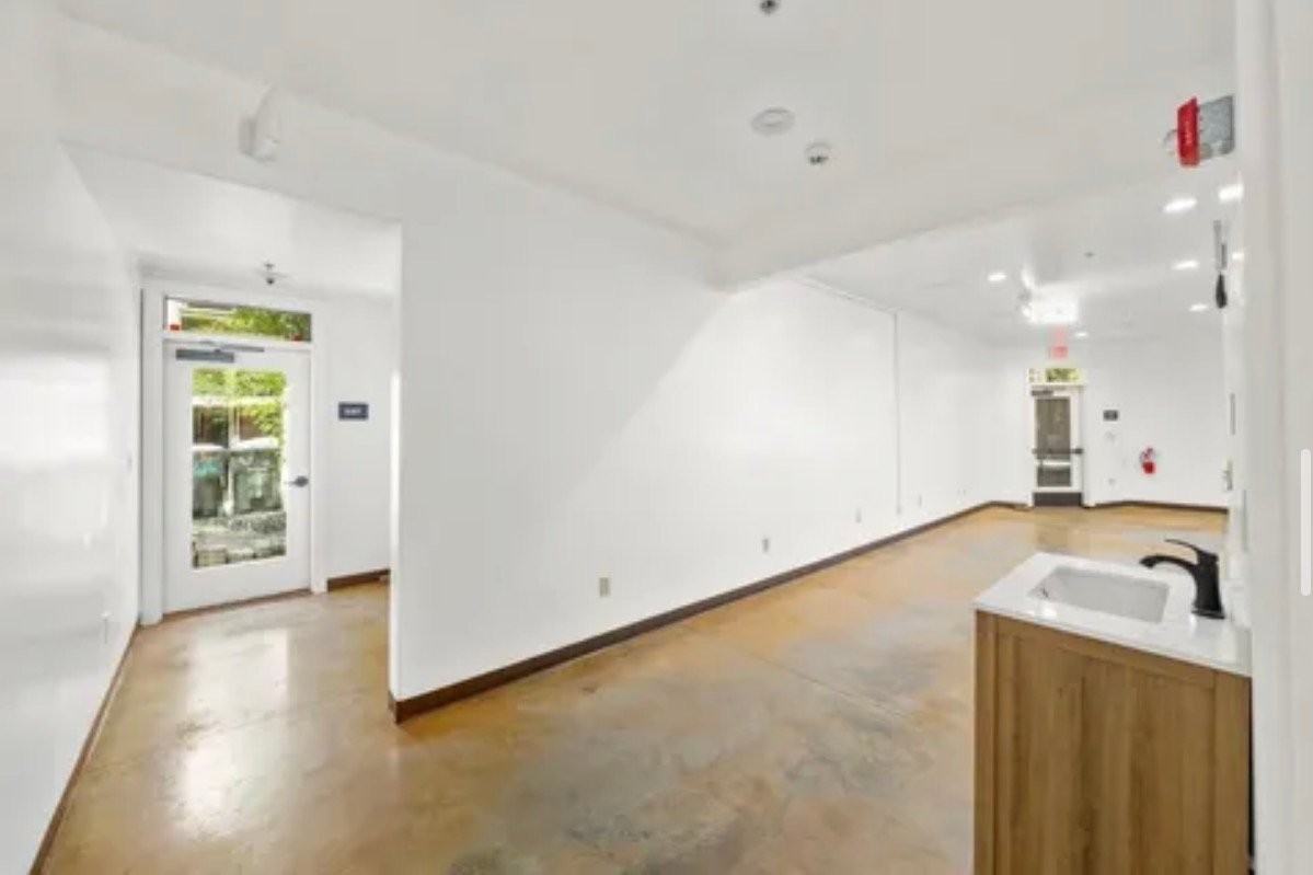 1304 19th St - Photo 4 of 5