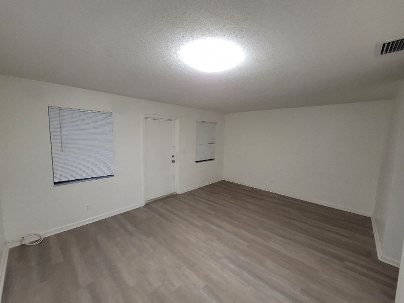 236 Se 9th Ave - Photo 2 of 11