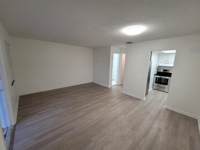 236 Se 9th Ave - Photo 3 of 11
