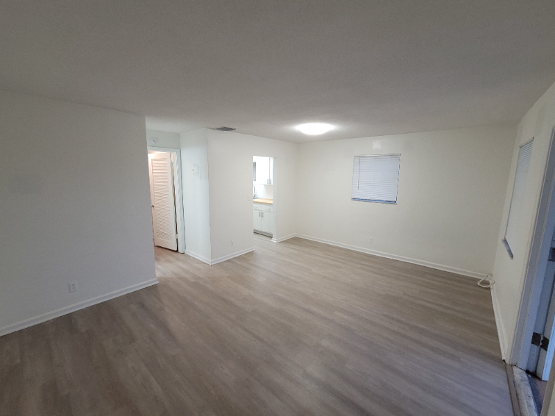 236 Se 9th Ave - Photo 4 of 11